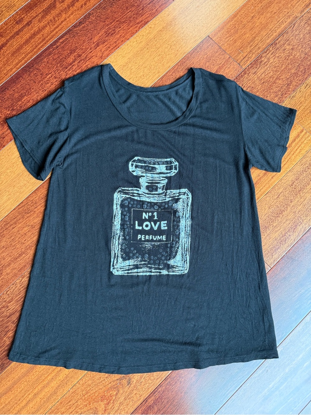 N°1 Love Perfume Unisex Black Graphic Tee with Perfume Bottle Print. Size M-L